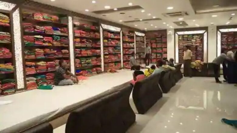 Dhanteras rush sighted in Benaras after many years, Sumangal Jewellers and other outlets are flocked with Diwali and Wedding season customers