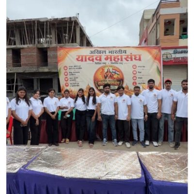 Akhil Bharatiya Yadav Mahasangh Organises Mahaprasadi and Pure Bottled Water Distribution at Ujjain Mahakal on Nag Panchami and Sawan Somwar