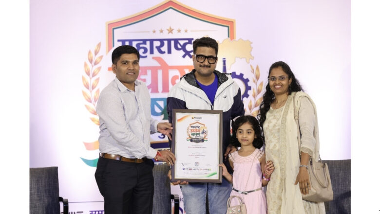 Deepali Ashish Agarwal & Ashish Kishor Agarwal Honoured for Excellence in Solar Installation Services